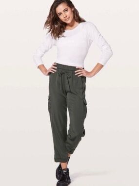 Lululemon athletica pants cargo capri